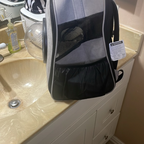 Cute cat carrier backpack in gray - Picture 3 of 7